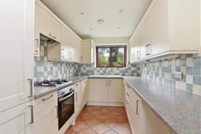 34 Wolds End Close 2128-5.jpg