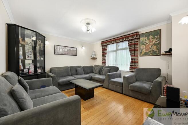 EM - 153a Whitby Road - Reception1 (1)