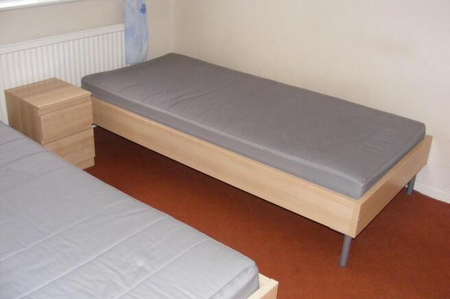 BEDROOM 2