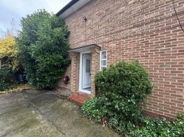 54, Upfield, Horley RH6 7LF