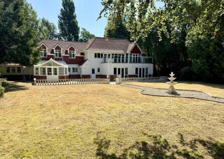 The Avenue, Poole, BH13 6LL