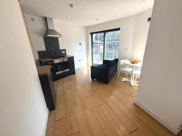 Studio to rent Image 9