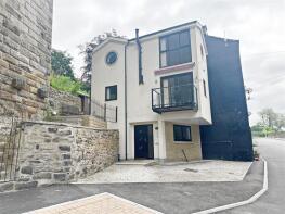 Bridge House, Boy Lane, Wheatley, Halifax HX3 5AE