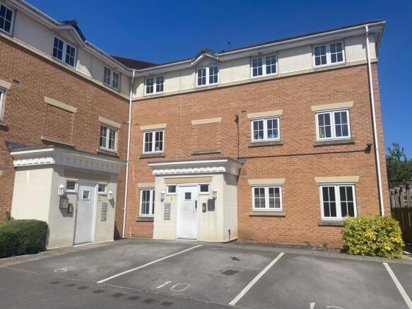 2-bed flat on Sulis Gardens, Worksop , £92,000