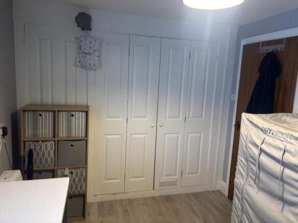 3 bed Flat to rent Image 12
