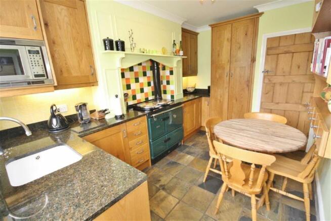KITCHEN/BREAKFAST ROOM