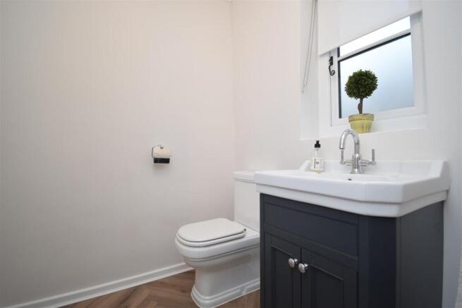 4 bed Detached Bungalow for sale Image 11