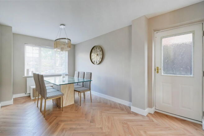 4 bed Detached for sale Image 7