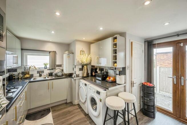 3 bed Semi-Detached for sale Image 7