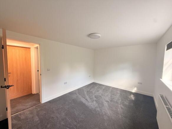 4 bed Bungalow to rent Image 11