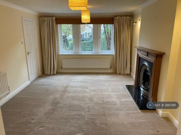 4 bed Semi-Detached to rent Image 5