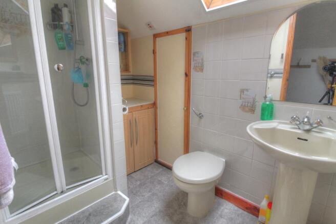 19 - Shower Room