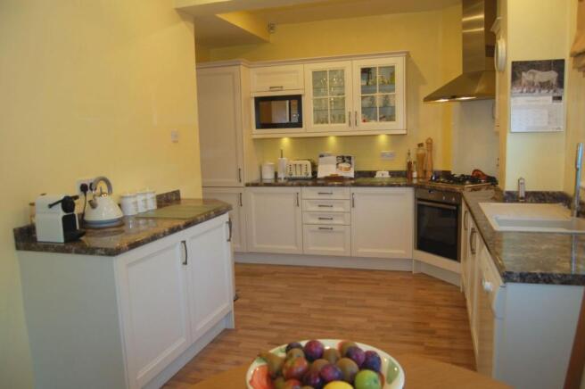 KITCHEN/BREAKFAST ROOM