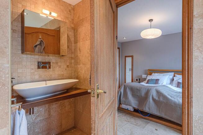 Ensuite