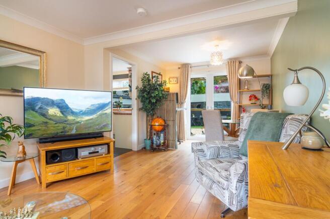 Lounge/ Dining Room