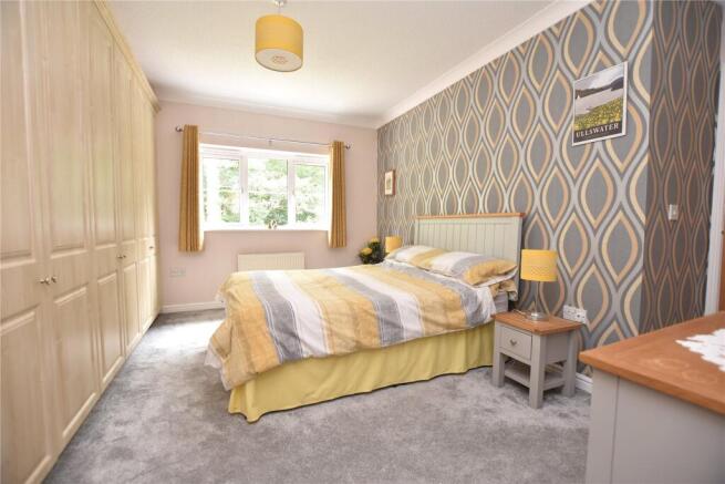 5 bed Detached for sale Image 9