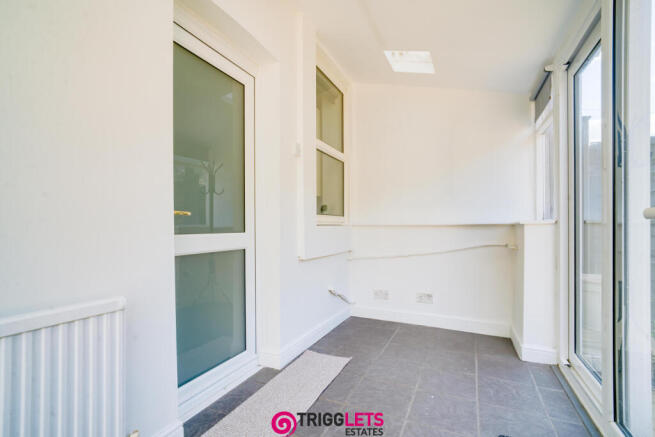 2 bed Terraced to rent Image 7