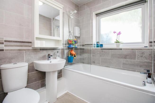 4 bed Semi-Detached for sale Image 8
