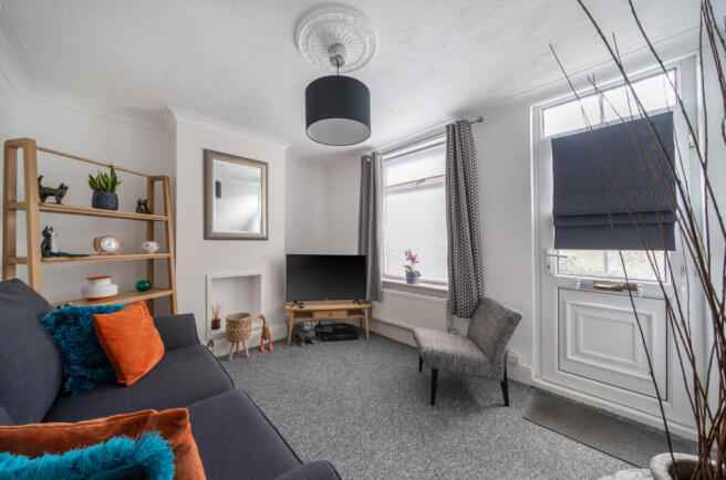 1410770-16-698b3b...