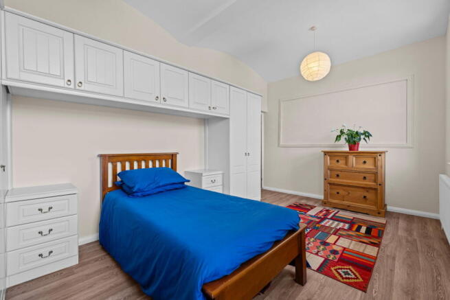 3 bed Flat for sale Image 8
