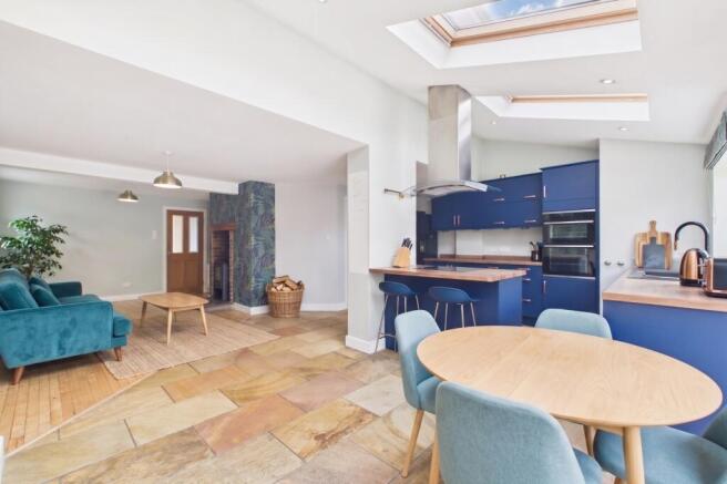 4 bed Detached for sale Image 7