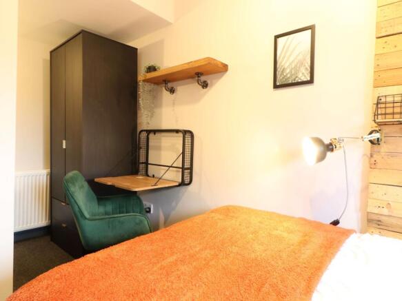 55 Stanway Room 4 1.JPG