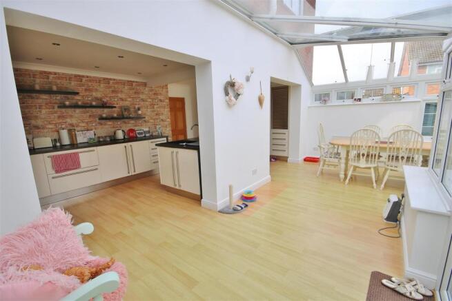 Conservatory/ Dining Room