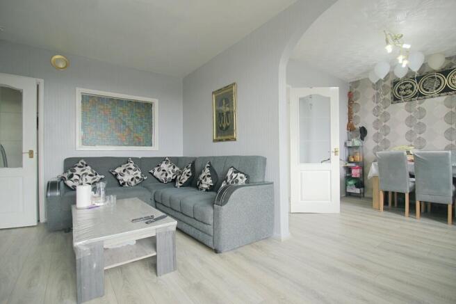 5 bed Semi-Detached for sale Image 7