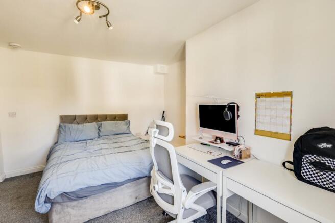 2 bed Flat for sale Image 11
