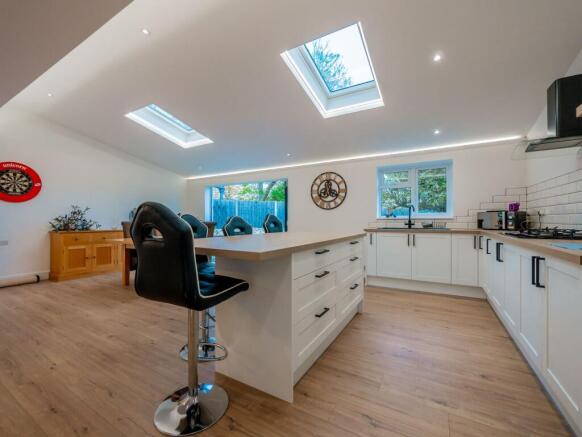 Kitchen/Dining c