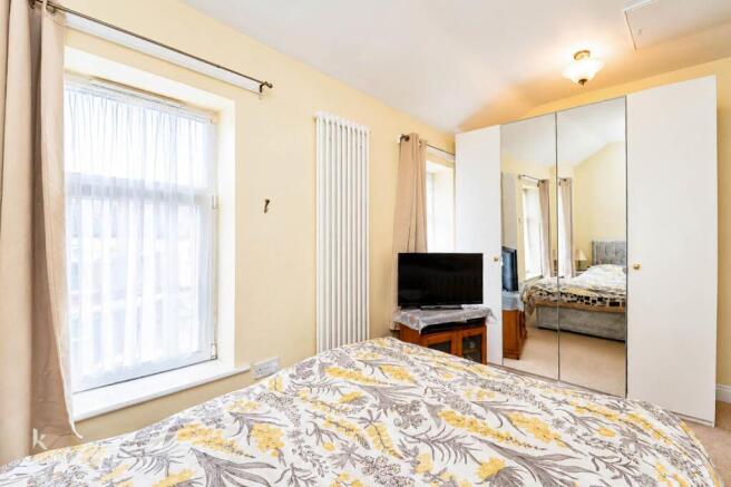 2 bed Terraced for sale Image 12