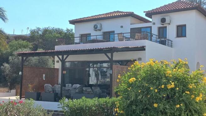 Stunning 4-Bedroom Sea View Villa with Luxurious Amenities and Beach Access Image 86 3