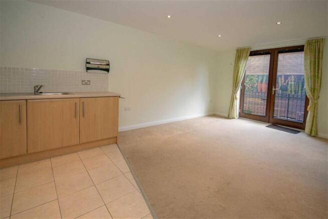 KITCHEN/LIVING ROOM