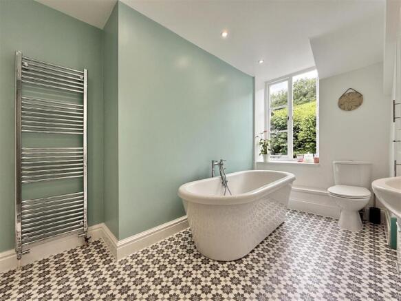 Bathroom_.jpeg