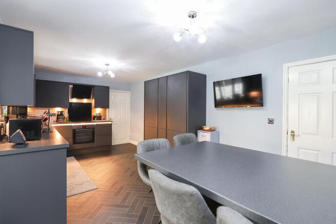 Kitchen & Din...