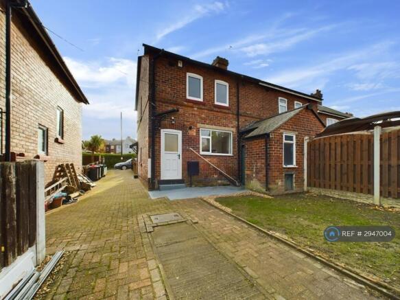 3 bed Semi-Detached to rent Image 8
