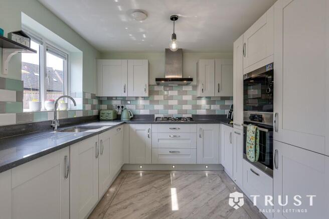 4 bed Detached for sale Image 4