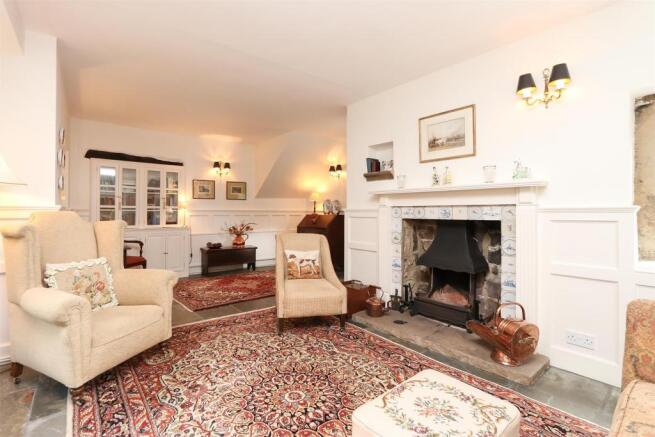 Living Room5.jpg