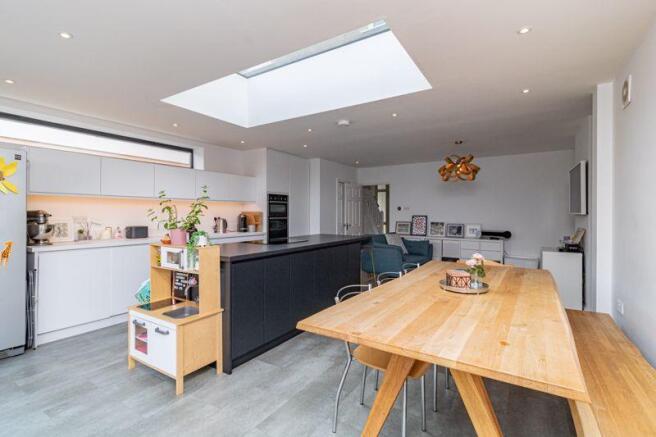 Kitchen / Fami...