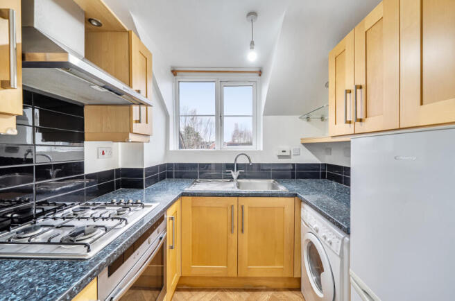 1388731-4-693837b...