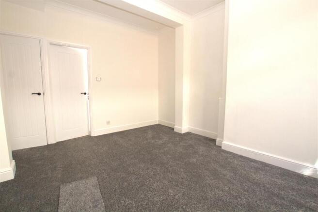2 bed Terraced to rent Image 9