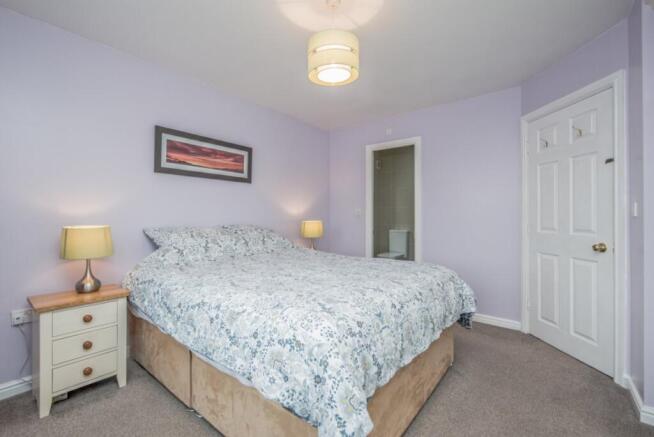 4 bed Detached for sale Image 10
