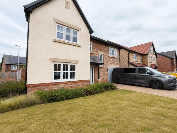 4 bed Detached for sale Image 6