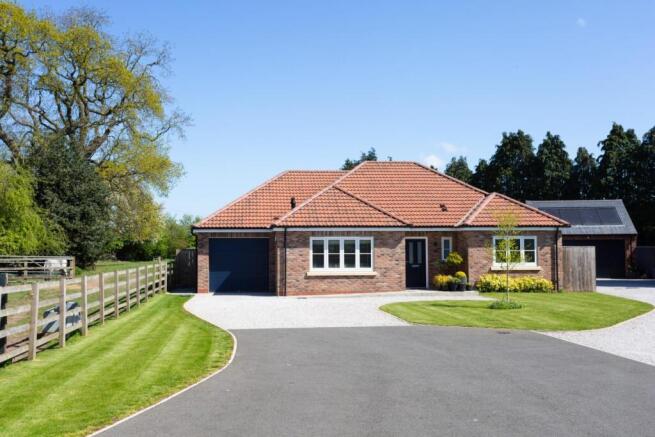 2 bed Detached Bungalow for sale Image 2