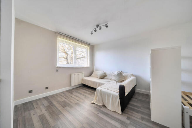 1436409-3-69ce9f8...