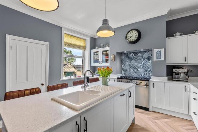 4 bed Terraced for sale Image 10