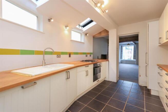 Kitchen2.jpg