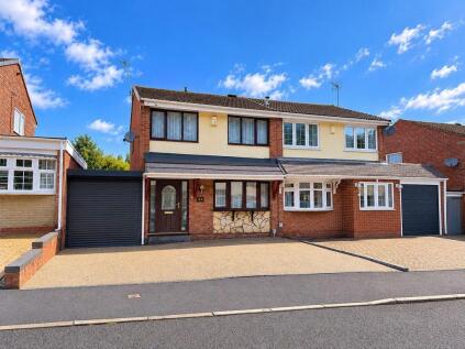 Rose Drive, Clayhanger, Walsall WS8 7EE