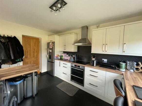 Kitchen/Breakfast Bar