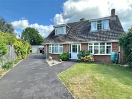 2, Manor Close, Lymington SO41 0SW